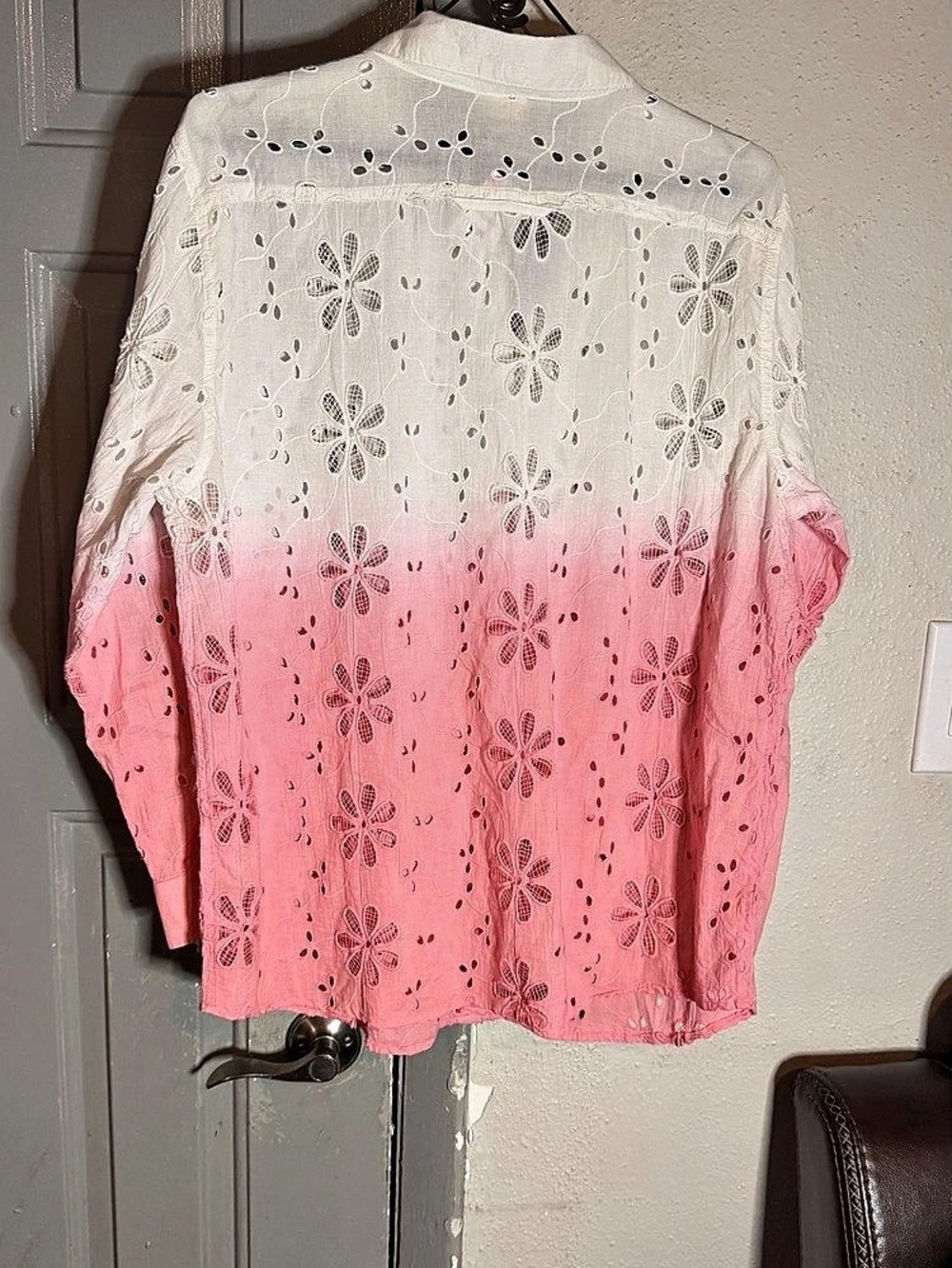 Sure Gypsy Floral Eyelet Ombre Shirt Pink & White Size Large - Picture 2 of 6